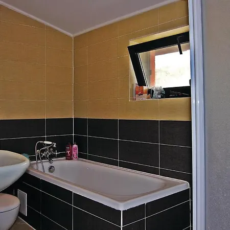 Holiday Nessebar Rodopi Str. Ваканционна къща *